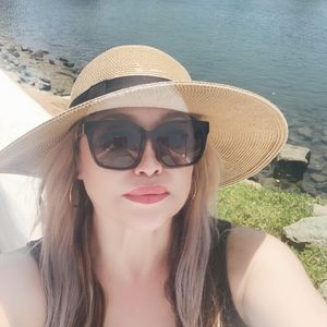 Meet your Posher, Laura